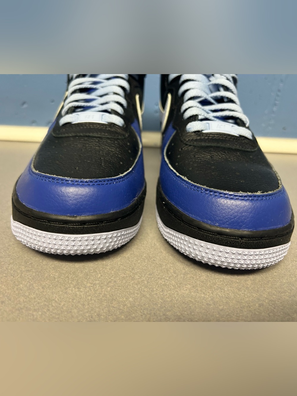 Nike Black, White & Blue High-Top Sneakers NEW - Picture 2 of 7